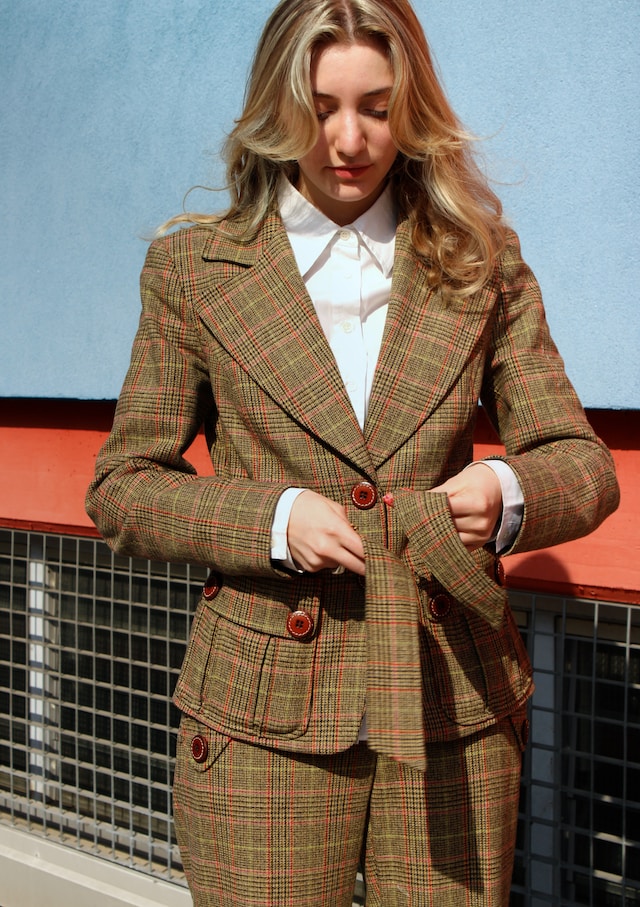 Blazery a kratší trench coaty