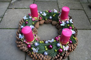Advent začíná s první zapálenou svíčkou