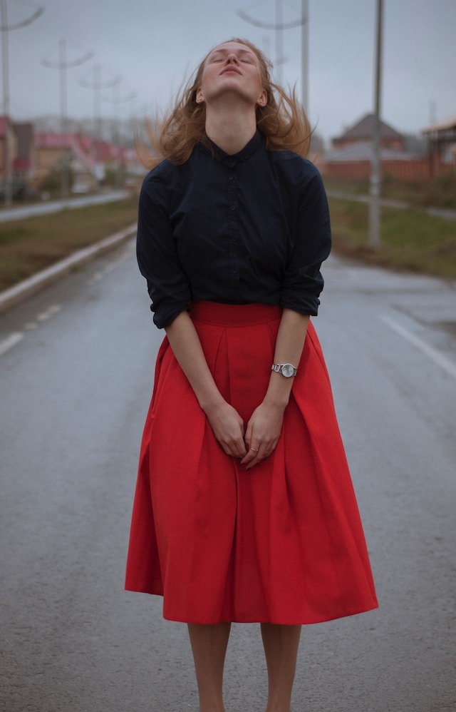 Overaly, šaty a dlouhé sukně