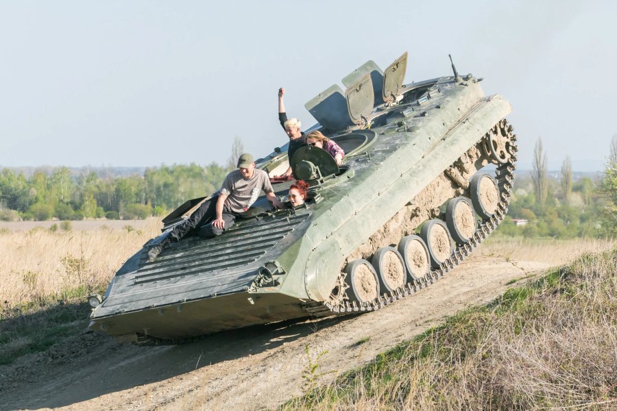 Jízda v obrněném transportéru